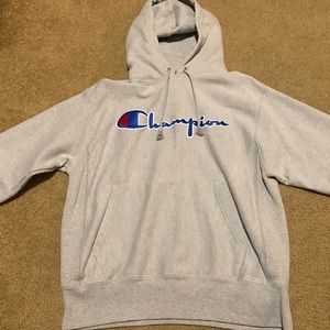 Medium grey champion hoodie very good condition 20$